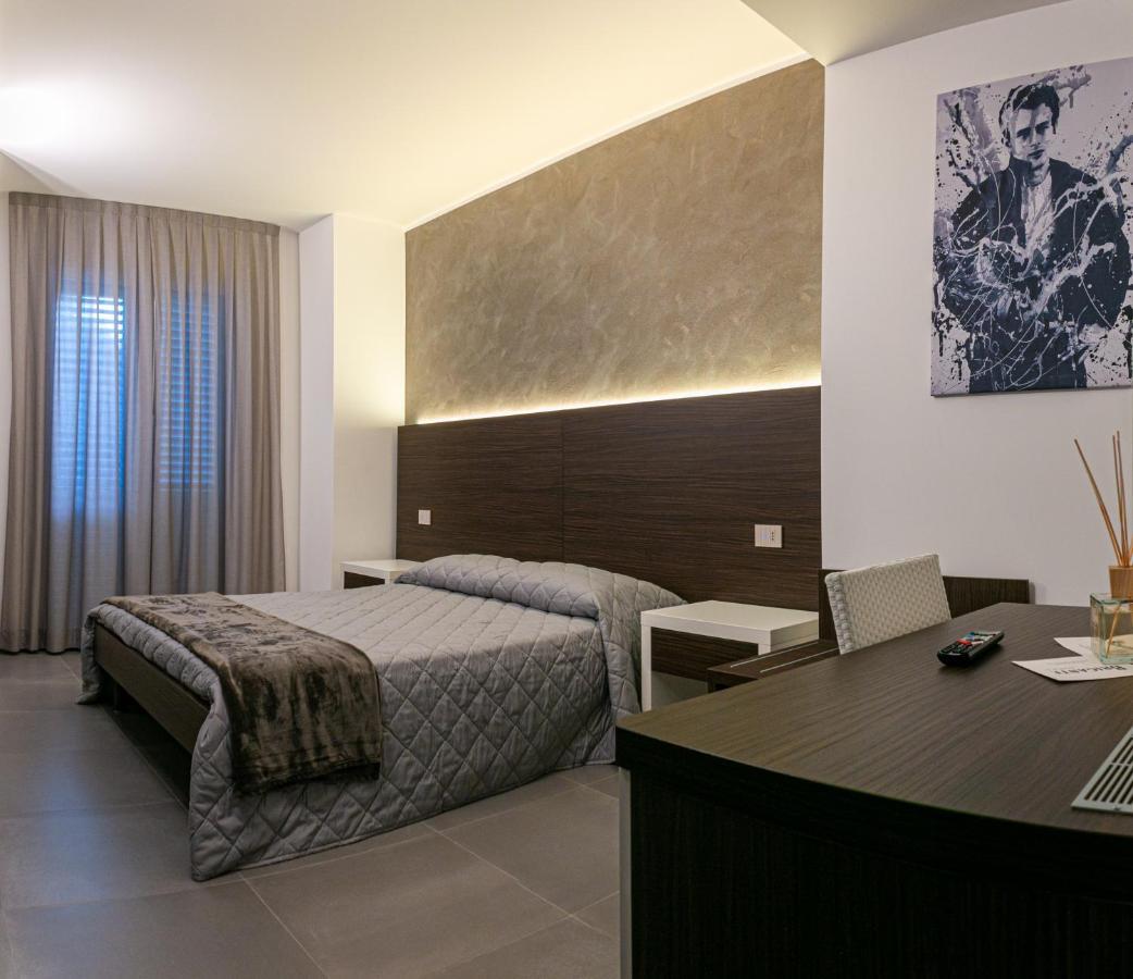 Brigante Suites Misano Adriatico Dış mekan fotoğraf