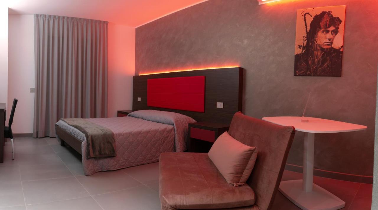 Brigante Suites Misano Adriatico Dış mekan fotoğraf