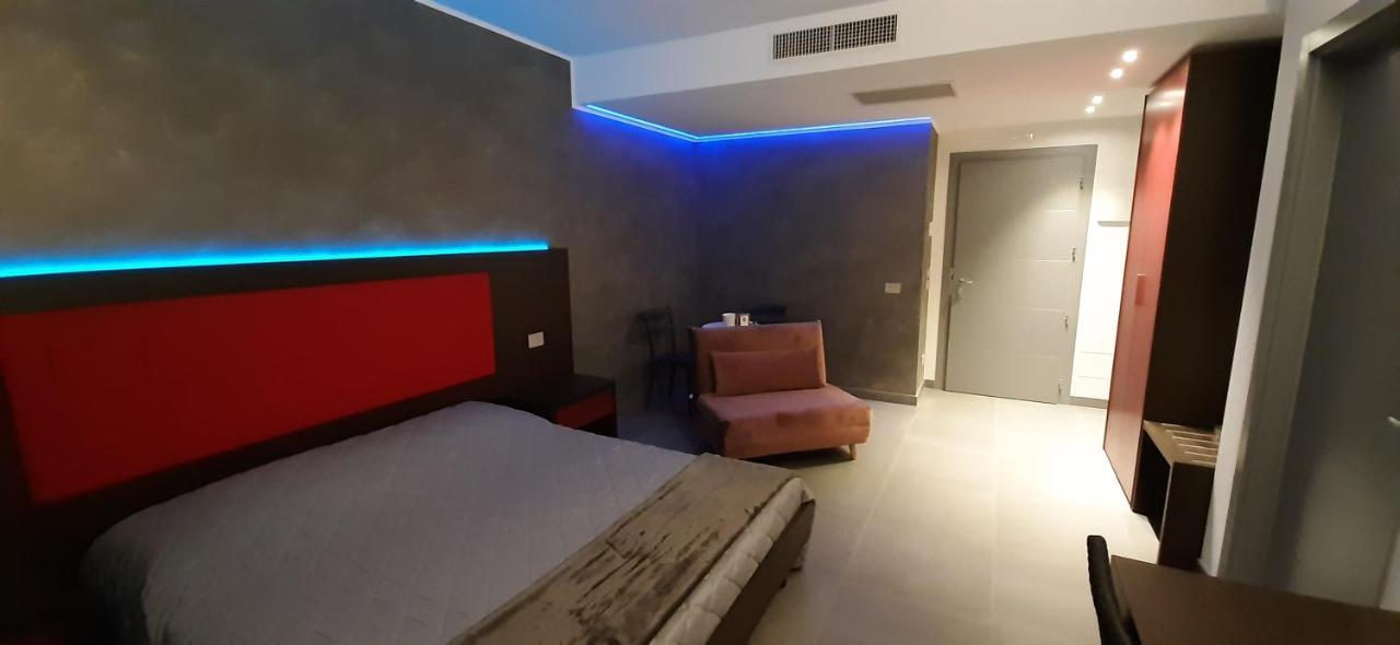 Brigante Suites Misano Adriatico Dış mekan fotoğraf